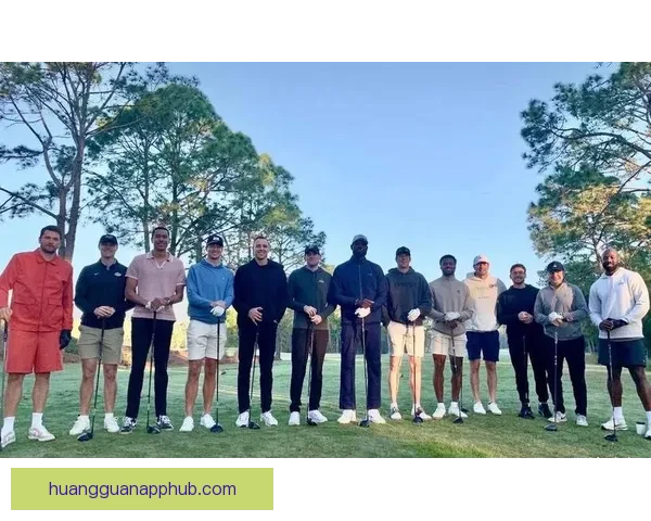 詹皇独占历史多项第一湖人球员打高尔夫合影老詹C位东契奇站边