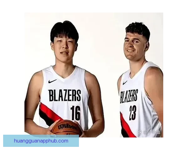 开拓者全家福定格克林根C位杨瀚森紧随昔日老大角落利拉德